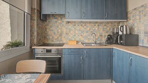 Coffee/tea maker, fridge, microwave, oven - Vacation Home "Torviscas Alta Vista" with Mountain View, Shared Pool & Wi-Fi (Costa Adeje)
