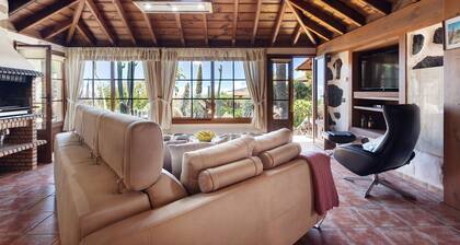 Vacation Home "El Gordi" with Sea View, Shared Terrace & Wi-Fi