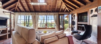 Vacation Home "El Gordi" with Sea View, Shared Terrace & Wi-Fi