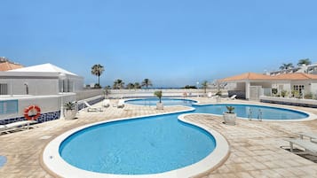 Lämmitetty uima-allas