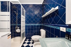 Shower, hair dryer, towels - Vacation Home "Holiday Valley Blue Ocean B2" with Sea View, Shared Pool & Wi-Fi (Costa Adeje)