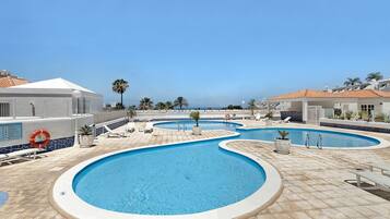 Een verwarmd zwembad