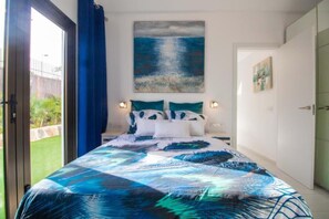 2 bedrooms, iron/ironing board, free WiFi, bed sheets - Vacation Home 'Bungalow Portos' with Private Garden, Shared Pool and Wi-Fi (Playa del Inglés)