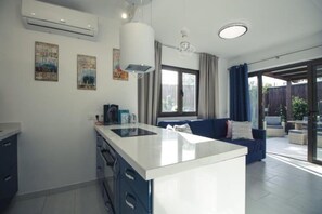Interior - Vacation Home 'Bungalow Portos' with Private Garden, Shared Pool and Wi-Fi (Playa del Inglés)