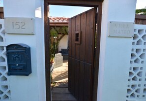 A gated entrance with a mailbox and a sign reading 'Villa Mateo' on the right.