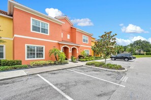 Unclassified image, 3 of 81, button