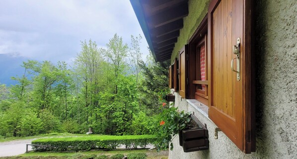 Exterior detail - Charming Mountain Hut on Grigna Mountain (Pasturo)