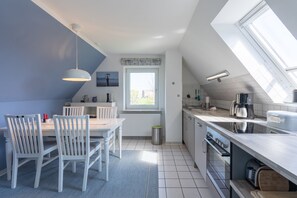 Kylskåp, ugn, spishäll och diskmaskin