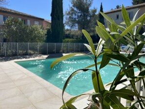 Pool - Charming Provence Villa: 3BR, Pool, A/C, Wi-Fi, Parking, Golf Nearby (Mallemort)