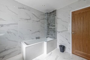 Shower, hair dryer - Clydfan No 1 Trearddur Road (Trearddur Bay)