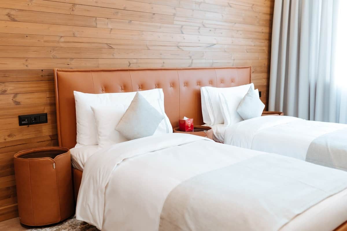 Phòng 2 giường đơn Tiêu chuẩn | Bộ đồ giường cao cấp, nệm có lớp đệm bông, minibar 