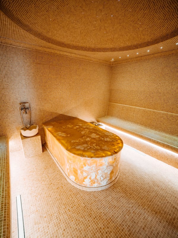 Sauna, hot tub, steam room, Turkish bath/hammam, body treatments