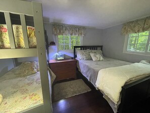 4 quartos, escrivaninha, Wi-Fi, roupa de cama
