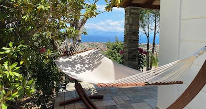 Private Villa with Amazing View,
Close to both Mountain and Sea!
