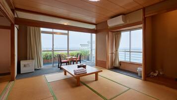 Traditional Room, Non Smoking, Shared Bathroom | Free WiFi, bed sheets