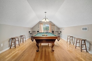 Games room - Welcome to Getaway Cove at Lake Hickory – Your Perfect Lakefront Escape! (Taylorsville)