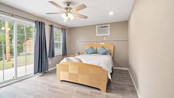 5 bedrooms, desk, iron/ironing board, free WiFi