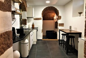 Fridge, microwave, oven, stovetop - HLH Exklusives Suite Colloseum (Freiburg im Breisgau)