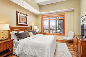 3 bedrooms, iron/ironing board, travel crib, free WiFi