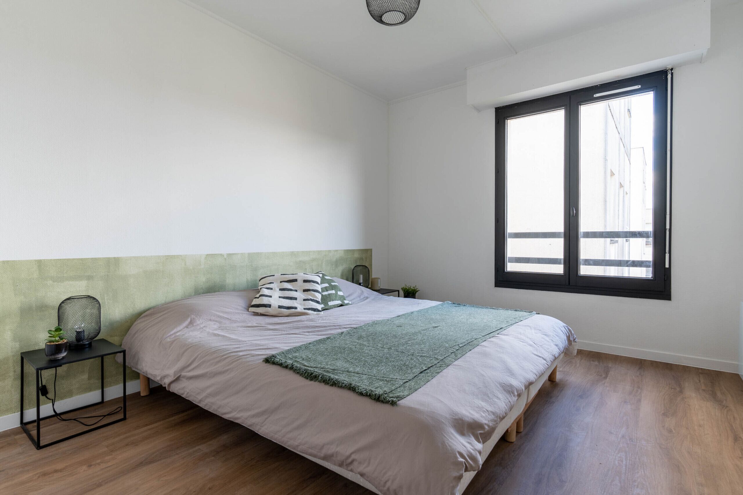 2 slaapkamers, een strijkplank/strijkijzer, gratis wifi, beddengoed