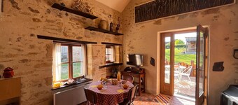 Charming Countryside Retreat: Vintage Style, Modern Comforts, All-Inclusive Amenities