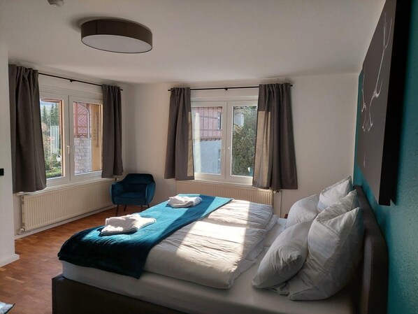 3 bedrooms, desk, travel crib, free WiFi