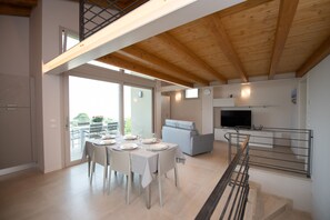 Lägenhet Comfort - 2 sovrum | Vardagsrum | 20-tums tv med digitalkanaler