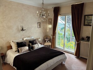 5 bedrooms, iron/ironing board, travel crib, free WiFi