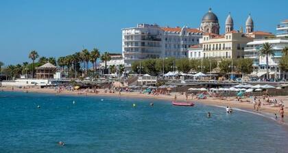 Large seaside villa, facing Santa Lucia port, walking distance to city center