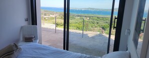 5 bedrooms, iron/ironing board, travel crib, WiFi