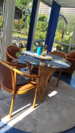 Dining - Peaceful oasis between forest and lake pond, in the beautiful Westerwald - dog-friendly (Diez)