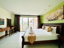 Quarto casal luxo | Escrivaninha, Wi-Fi de cortesia, roupa de cama