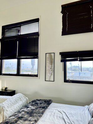 3 bedrooms, WiFi, bed sheets - 3 Story Townhouse w/ Private Rooftop (Los Angeles)