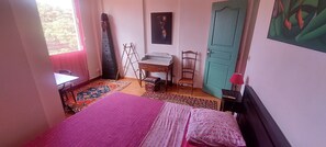 2 bedrooms, in-room safe, iron/ironing board, free WiFi
