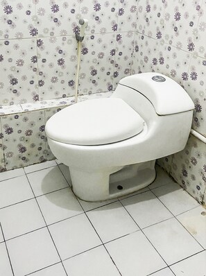 Quarto casal standard | Banheiro | Chuveiro, toalhas de banho