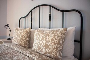 2 habitaciones, escritorio, wifi gratis y ropa de cama