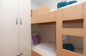 2 dormitorios, cuna de viaje, wifi gratis y ropa de cama
