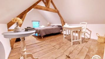 1 bedroom, bed sheets