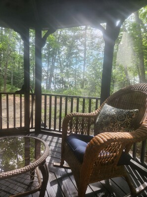 Terrace/patio - Newly renovated waterfront cottage with spectacular sunset views (Sullivan)