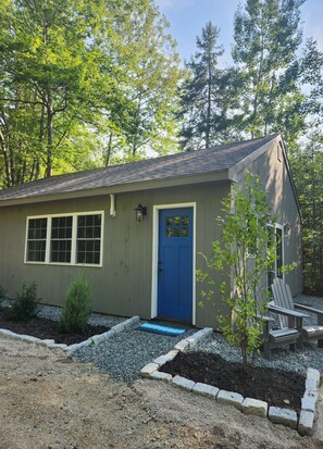 Exterior - Newly renovated waterfront cottage with spectacular sunset views (Sullivan)