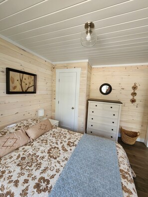 2 bedrooms, free WiFi, bed sheets - Newly renovated waterfront cottage with spectacular sunset views (Sullivan)