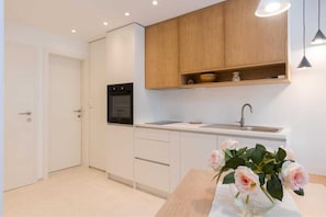 Refrigerador, horno, parrilla de estufa y lavavajillas