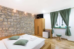 4 habitaciones, cuna de viaje, wifi gratis y ropa de cama 