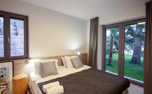 1 bedroom, iron/ironing board, travel cot, free WiFi