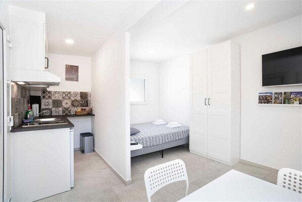 1 bedroom, free WiFi, bed sheets