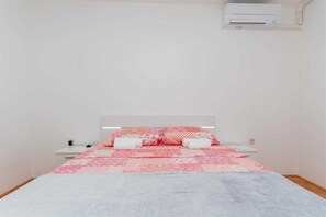 2 habitaciones, cuna de viaje, wifi gratis y ropa de cama 