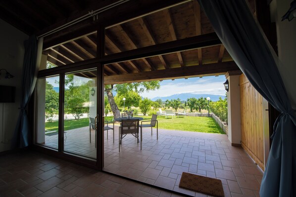 基本公寓 | 客廳 | 30 吋電視連數碼電視頻道