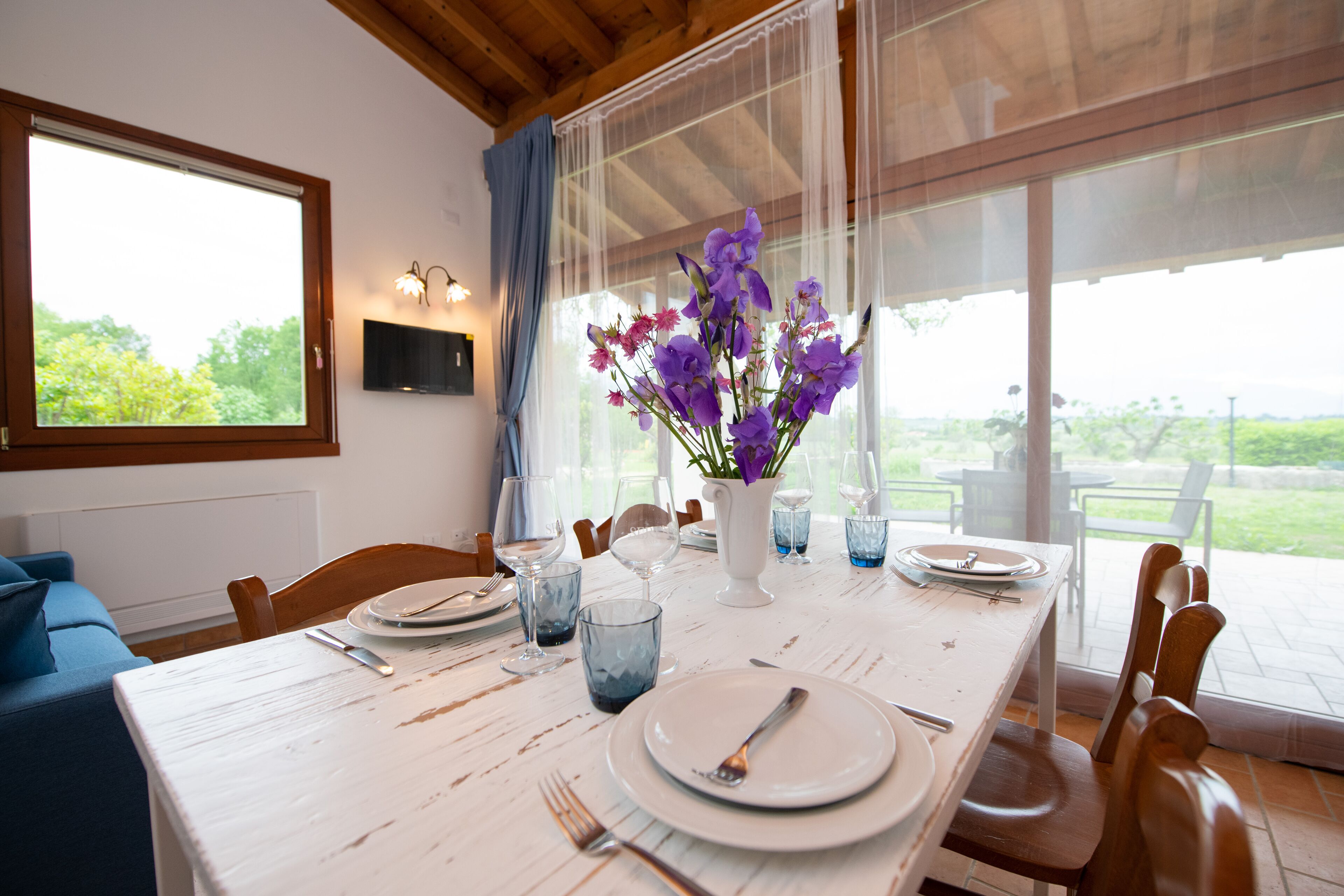 Basic Apartment | Private kitchen | Full-size fridge, microwave, oven, coffee/tea maker