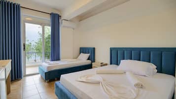 Triple Room, Balcony | 1 bedroom, soundproofing, free WiFi, bed sheets