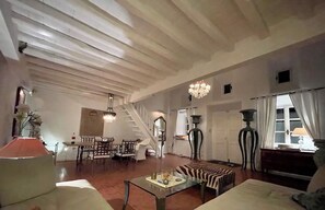 Traditional Townhome | Living room